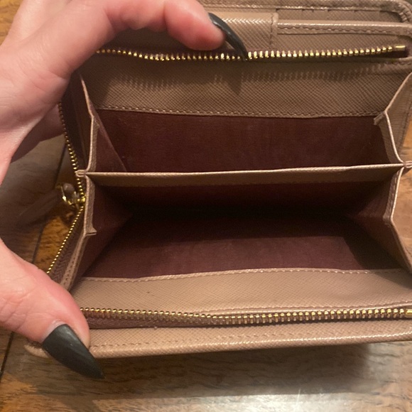 💯 AUTH. Prada beige small zippy wallet - Picture 4 of 14